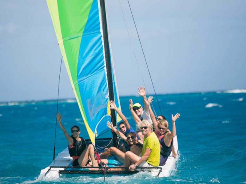 event with the participation of artist Leonardo Hidalgo