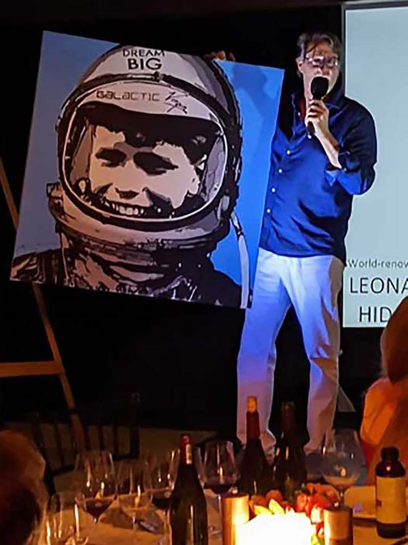 event with the participation of artist Leonardo Hidalgo