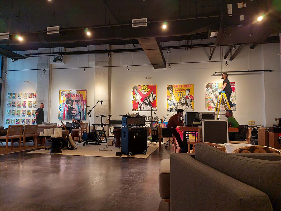 event with the participation of artist Leonardo Hidalgo